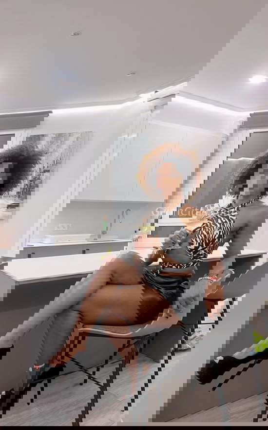 Evans, mulata risueña y muy maja. 615687097. Citas en GIJÓN, GIJÓN. www.gijoncitas.com.