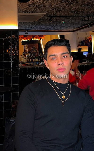 Alejandro, paisa colombiano. 645368094. Citas en GIJÓN, GIJÓN. www.gijoncitas.com.